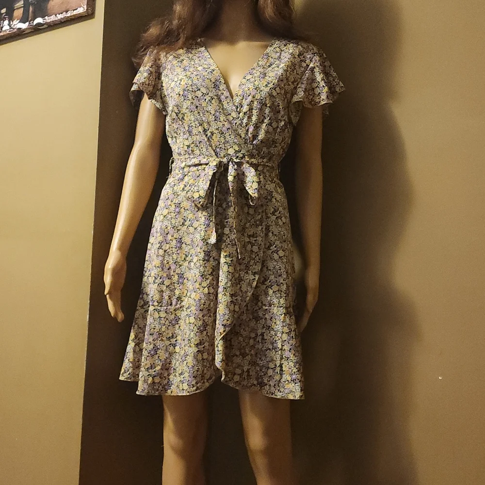 Ditsy Floral Wrap Belted Dress - Picture 5 of 9